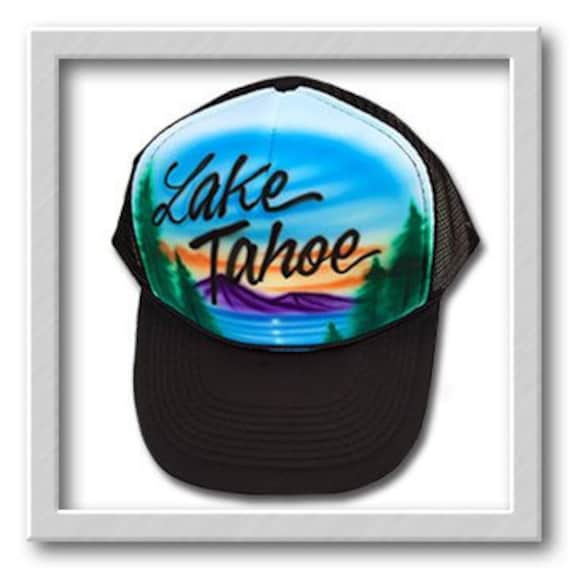 Airbrushed Trucker Hut See Berg Bäume von FreshAirShirts