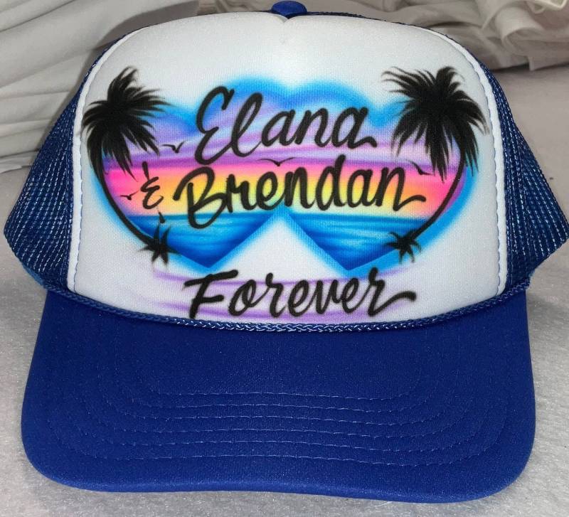 Airbrushed Trucker Hut Strandszene Herzen Paare Freunde von FreshAirShirts