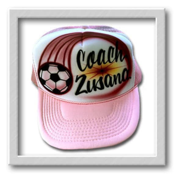 Airbrushed Trucker Mütze Fußball Coach Beliebiger Name von FreshAirShirts