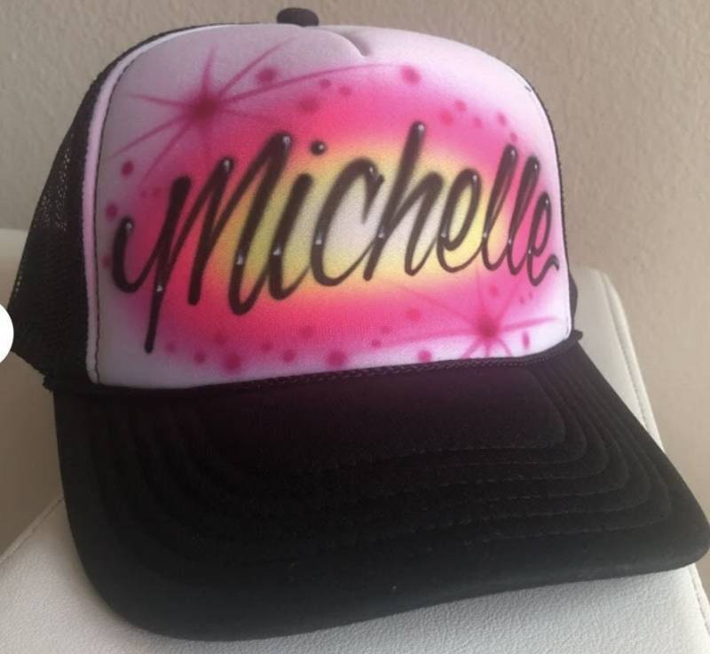 Airbrushed Trucker Mütze Name/Wort Starbursts von FreshAirShirts