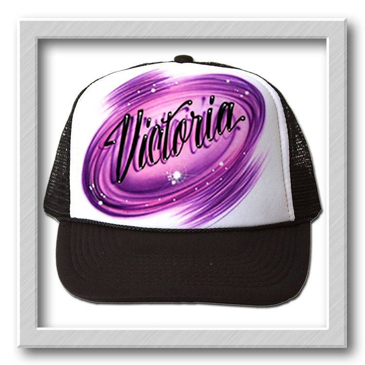 Airbrushfarbene Trucker-Mütze Space Galaxy Spin Dein Name Airbrushfarbene Trucker-Mütze Space Galaxy Spin Dein Name von FreshAirShirts