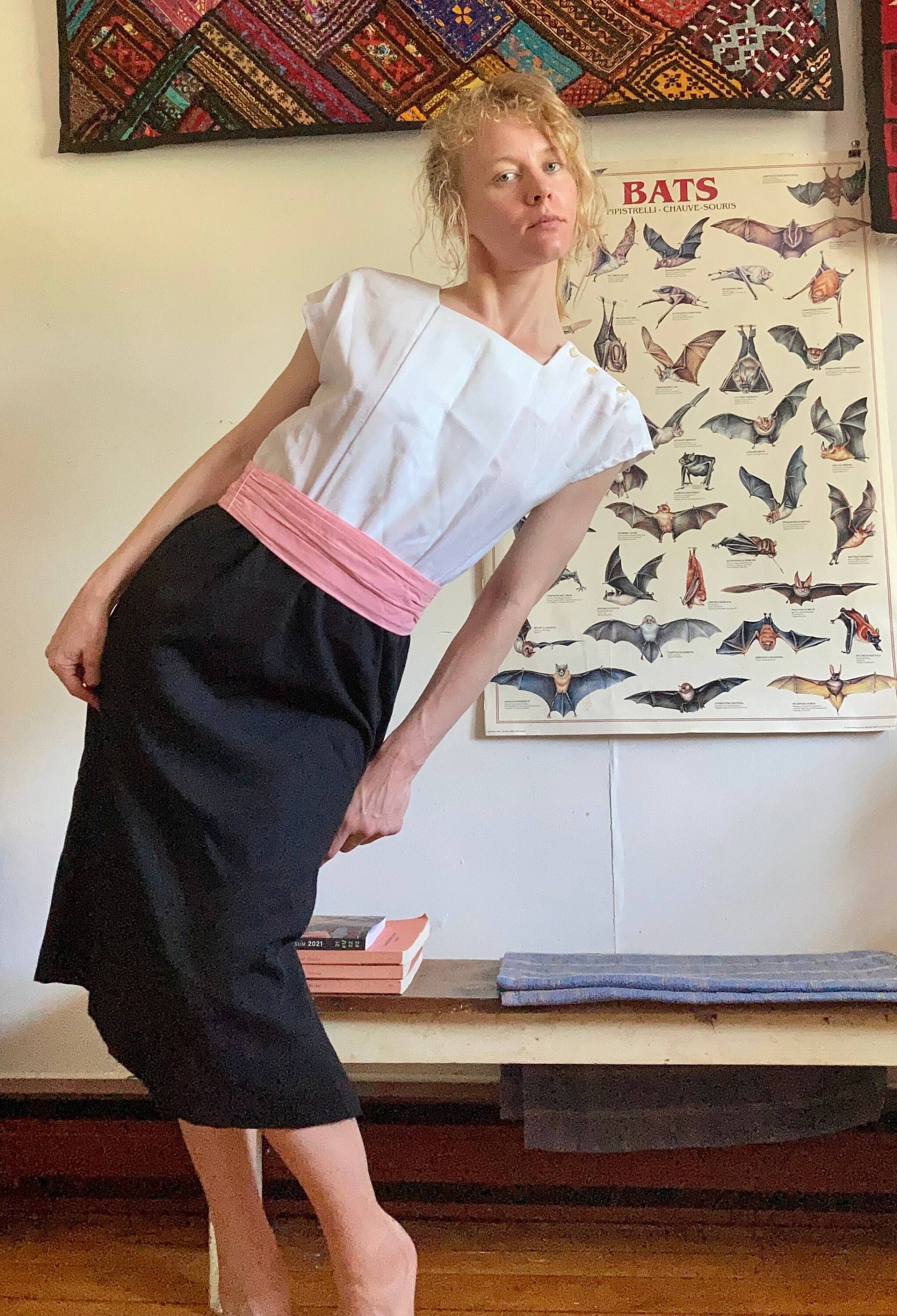 Schwarz Weiß Pink Colorblock 1960Er Mod Midcentury Kleid Und Breite Gürtel Schulterknöpfe Bleistift Shift Sheath Größe 6 8 28 Inch Taille Leinen Schwarz Weiß Pink Colorblock 1960Er Mod Midcentury Kleid Und Breite Gürtel Schulterknöpfe Bleistift Shift Sheath Größe 6 8 28 Inch Taille Leinen von FreshBiddies