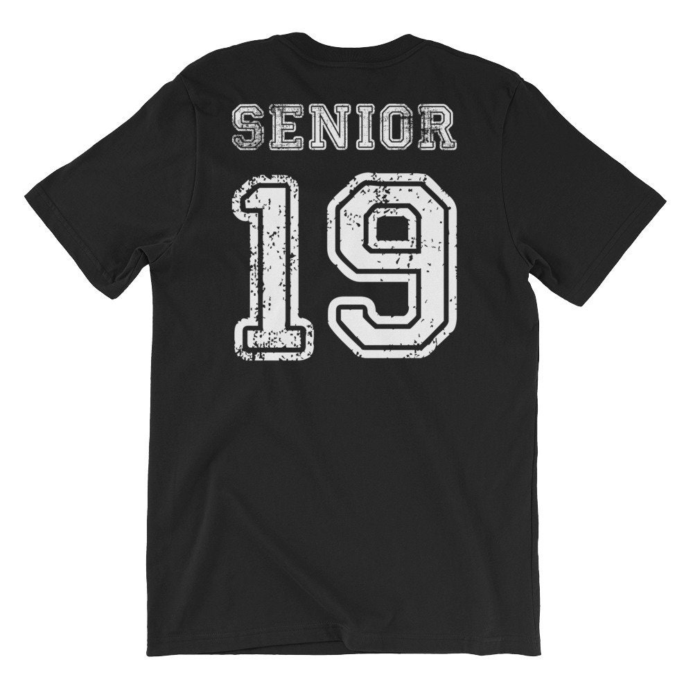 Senior 19 Rücken T-Shirt | Weißes Jersey Graduate Back Print Shirt Klasse 2019 Abitur Geschenk von FreshDressedTees