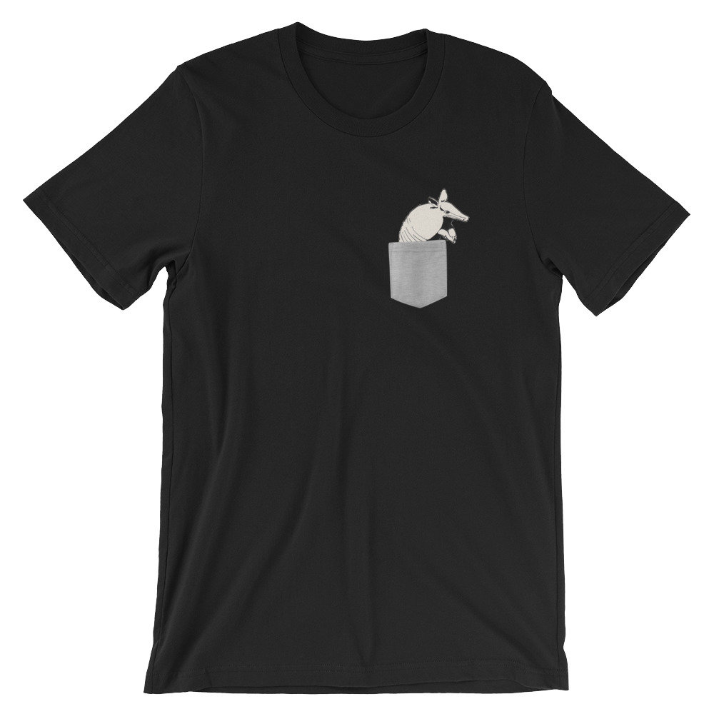 Taschengürteltier T-Shirt | Niedliches Gürteltier Tier Fake Pocket Humor T-| Kurzärmeliges Unisex-T-Shirt Tierliebhaber Shirt von FreshDressedTees