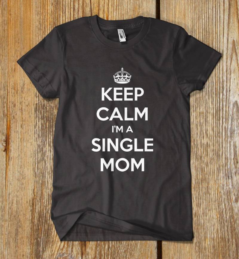 Keep Calm Mom "T-Shirt. Ein Einzigartiges Geschenk Für Weihnachten Keep Calm Mom "T-Shirt. Ein Einzigartiges Geschenk Für Weihnachten von FreshThredz
