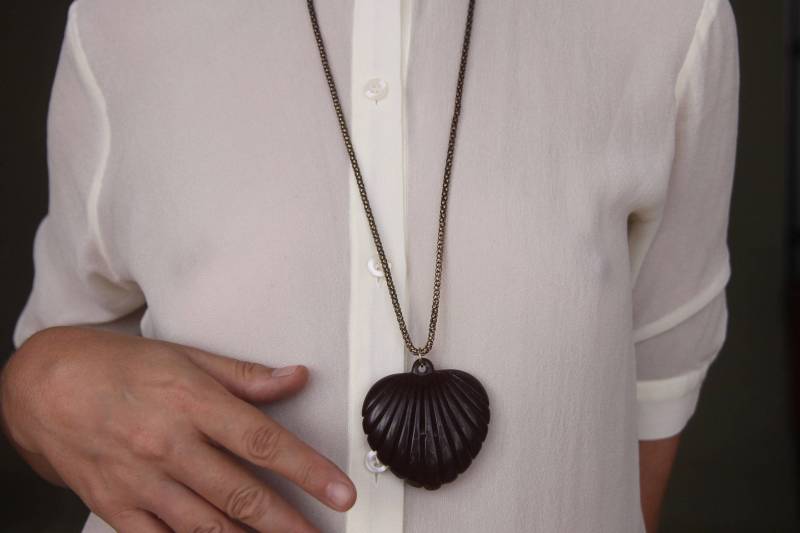 70Er Jahre Kunststoff Lucite Herz Übergroße Anhänger Schmuck Schokolade Braun Lange Kettenanhänger Boho von FreshTrashVTG