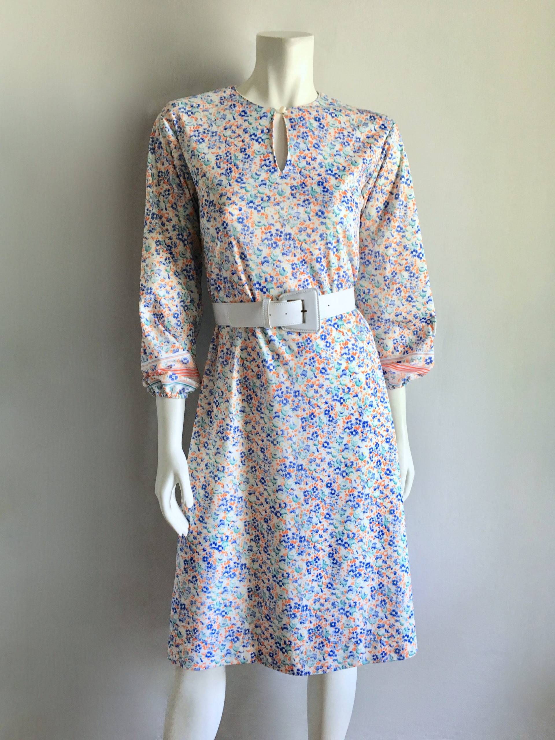 70's Weiß, Geblümtes Kleid, Polyester, 3/4 Ärmel, A-Linie | M 70's Weiß, Geblümtes Kleid, Polyester, 3/4 Ärmel, A-Linie | M von Freshandswanky