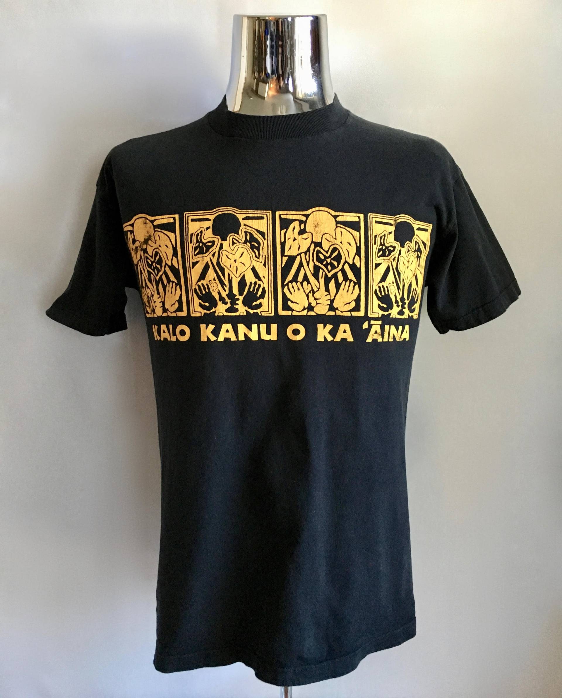 90's Schwarz Gold T-Shirt Kurzarm | M 90's Schwarz Gold T-Shirt Kurzarm | M von Freshandswanky