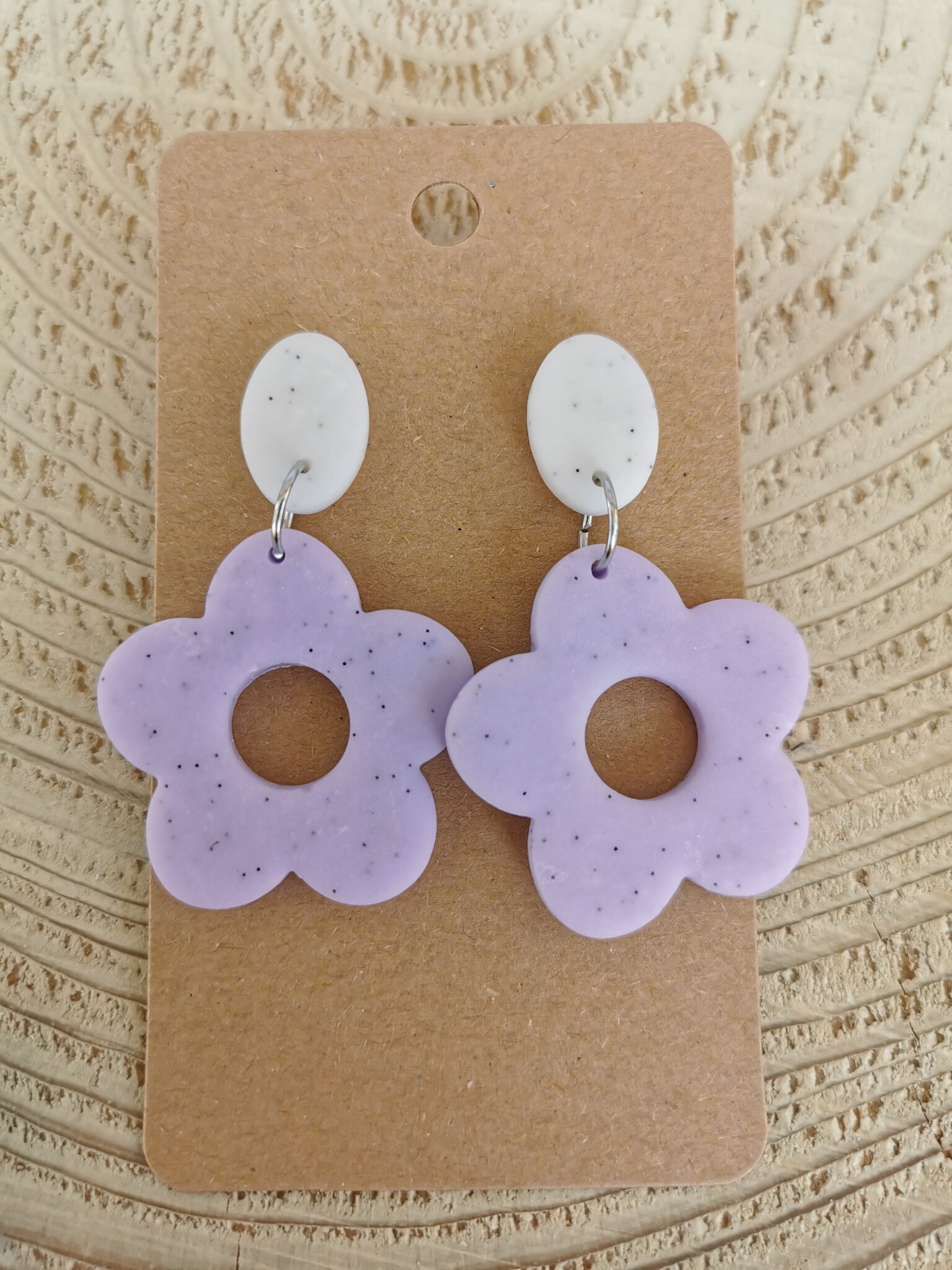 Süße Und Zarte Polymer Clay Blumen Ohrringe Von Freshlybakedclay, Frühling Ohrringe, Statement Handgemacht, Leicht, Flieder Süße Und Zarte Polymer Clay Blumen Ohrringe Von Freshlybakedclay, Frühling Ohrringe, Statement Handgemacht, Leicht, Flieder von FreshlybakedclayShop