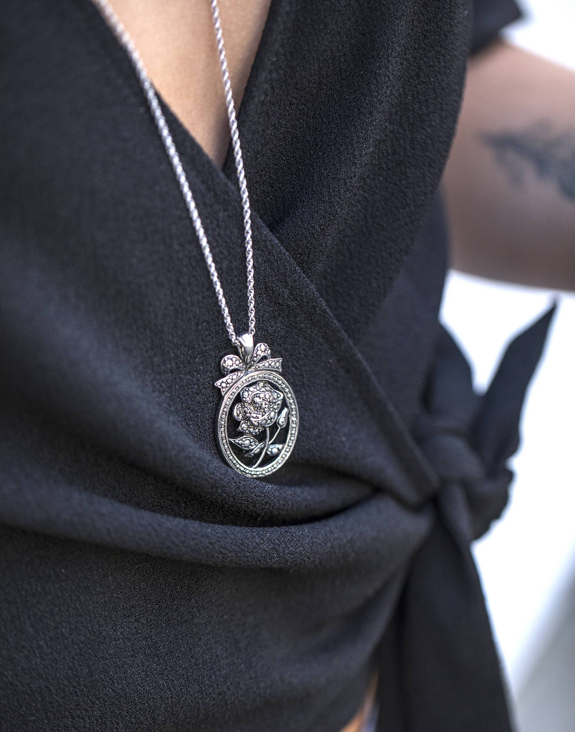 "Personalisierte Mutter Halskette Geschenk Idee, Silber Rose "Ich Liebe Dich Mutter" Halskette, Großmutter" Vintage Markasit Anhänger Schmuck." "Personalisierte Mutter Halskette Geschenk Idee, Silber Rose "Ich Liebe Dich Mutter" Halskette, Großmutter" Vintage Markasit Anhänger Schmuck." von FreshyFig