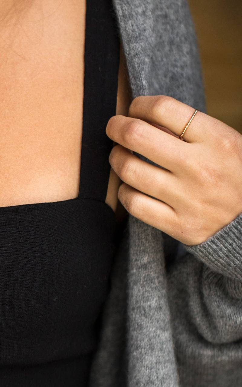 Stapelbare Zierliche Kugelringe in Sterling Silber, Rose Und 14Kt Gold Fill, Kleine Perlen Metallringe, Schlichter Ring Tiny Band, Größe 9 Size 8 7 6 von FreshyFig