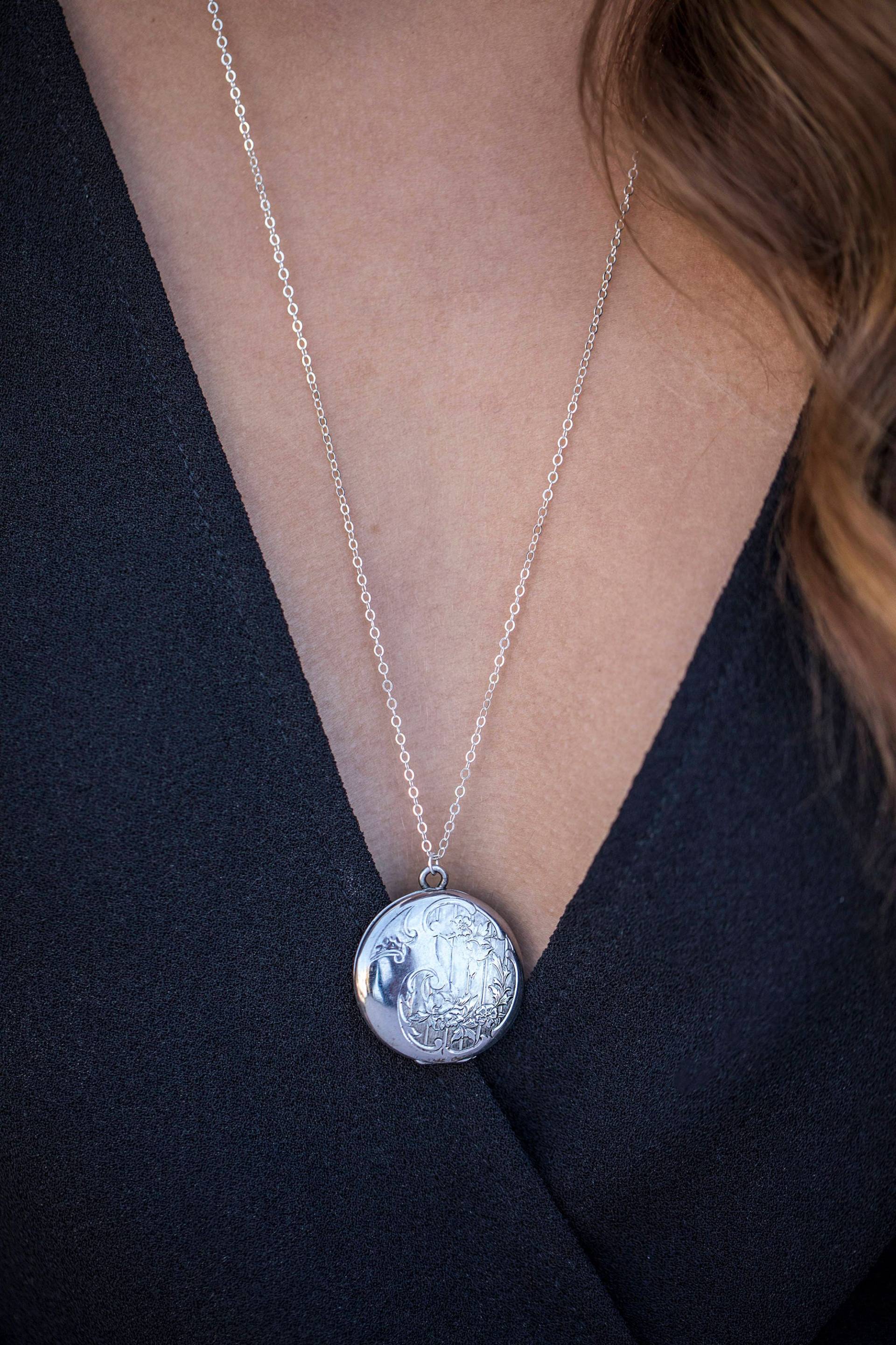 Vintage Sterling Silber Blütenknospe Medaillon, Mittellange Halskette, Anhänger, Floral Französisch Blume, Abnehmbarer Bilderrahmen von FreshyFig