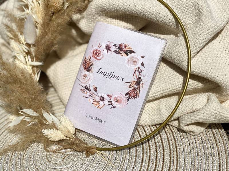 Impfpass-Hülle Auf Hochwertigem Leinwandpapier 100% Baumwolle | Kranz Boho Blumen Personalisiert von FreudenPostDE