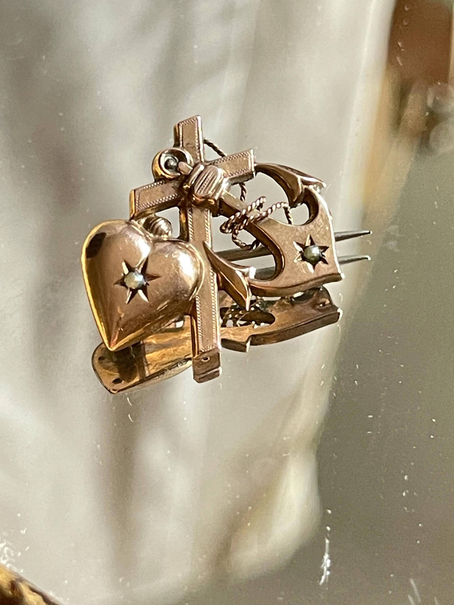 Glaube Liebe Hoffnung Art Déco Brosche Doubléegold Glaube Liebe Hoffnung Art Déco Brosche Doubléegold von FreudenhausvonSu