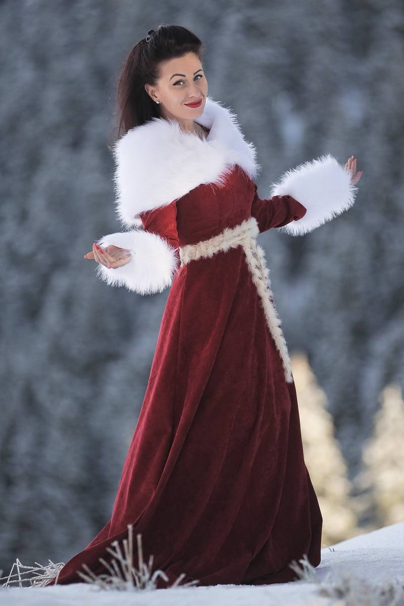 Mrs. Claus Samt-Weihnachtskleid Weißes Pelz-Accessoires, Nach Maß Mrs. Claus Samt-Weihnachtskleid Weißes Pelz-Accessoires, Nach Maß von FreyaArtAtelier