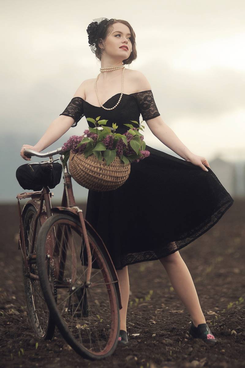 Schwarze Spitze Abendkleid Vintage-stil Seidentaft Korsett von FreyaArtAtelier