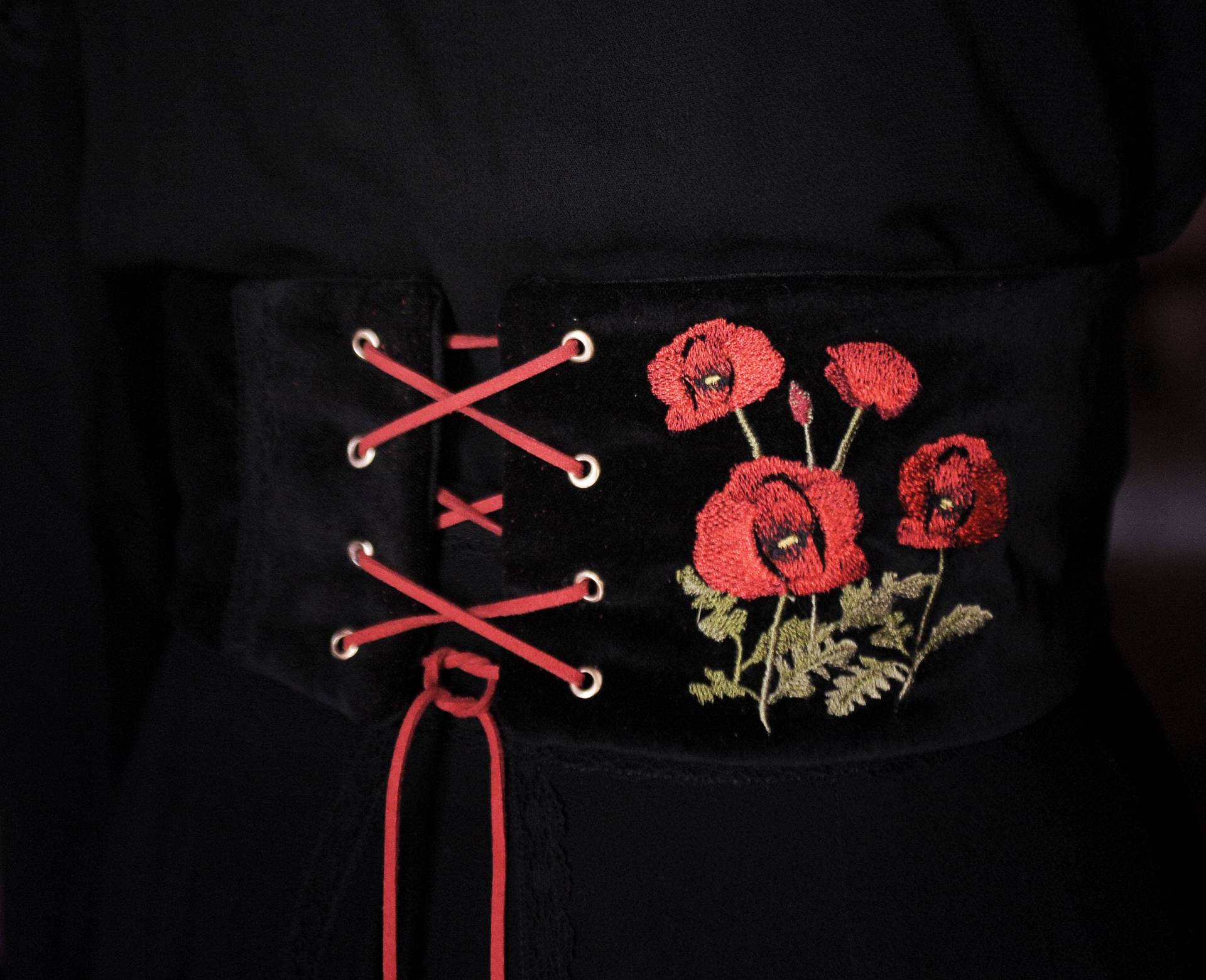 Schwarzer Samtmohn Korsett Gürtel Schwarzer Samtmohn Korsett Gürtel von FreyaArtAtelier