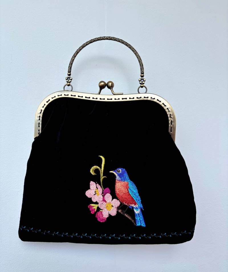 Vintage Vogel Und Kirsche Blumen Stickerei Schwarz Samt Abend Geldbörse/Kuss Verschluss Handtasche Vintage Vogel Und Kirsche Blumen Stickerei Schwarz Samt Abend Geldbörse/Kuss Verschluss Handtasche von FreyaArtAtelier