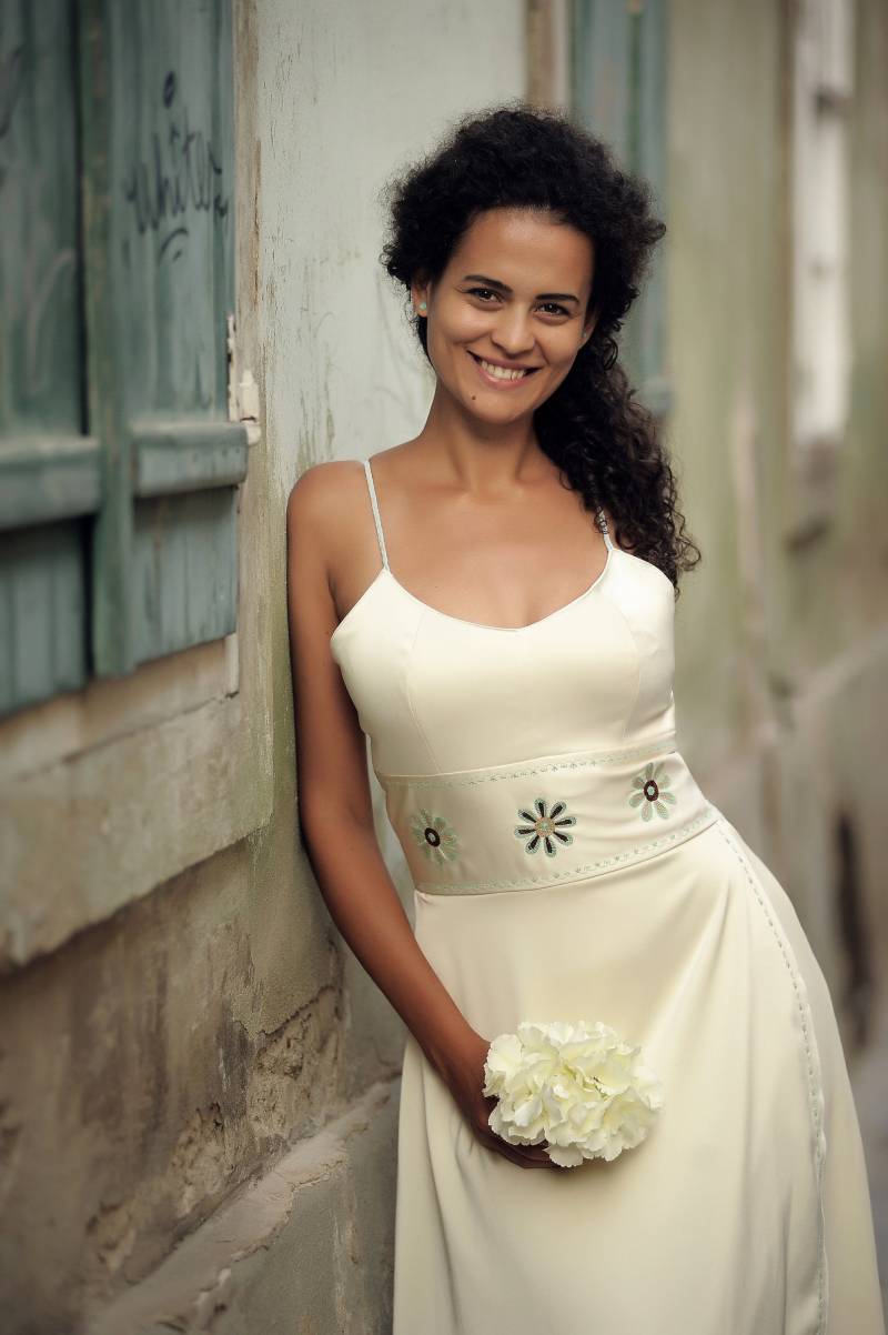 Weißes Maxikleid Mit Stickerei Weißes Maxikleid Mit Stickerei von FreyaArtAtelier