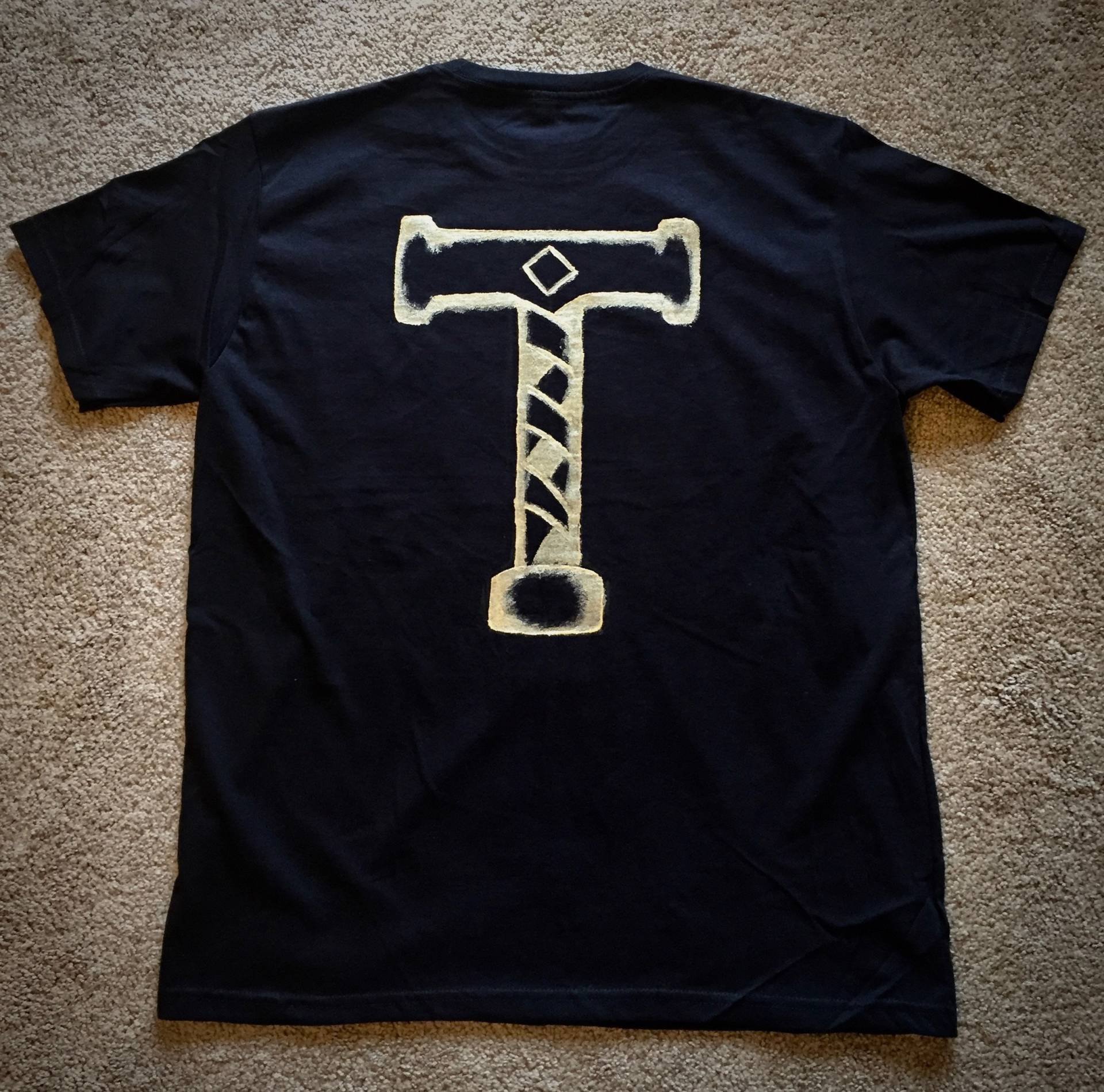 Thors Hammer T-Shirt Für Männer | Bio Baumwolle, Kurzarm, Schwarz & Gold Mjölnir Hemd, Wikingerhemd von FreyjasMagic