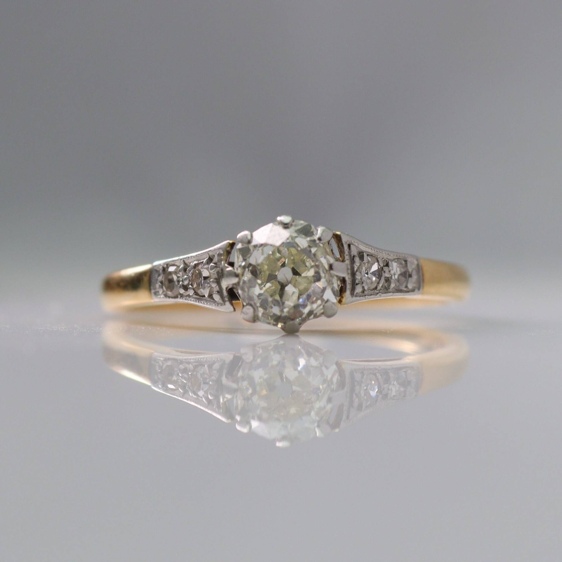 Art Deco 18 Karat Gelbgold Diamant Solitär Ring Art Deco 18 Karat Gelbgold Diamant Solitär Ring von FriarHouseJewellery
