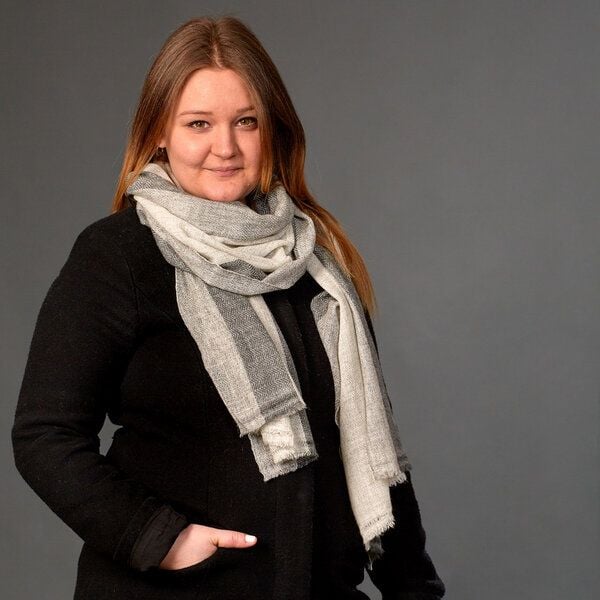 Frida Feeling Wollschal ungefärbt mit Fischgrätmuster von Frida Feeling