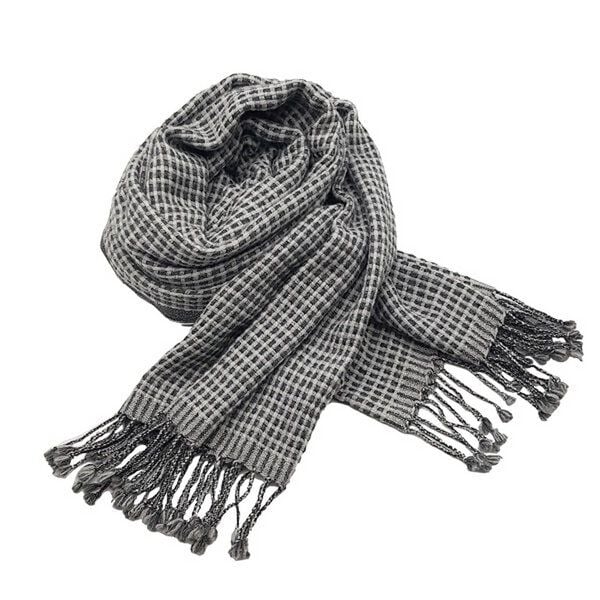 Frida Feeling Wollschal ungefärbt mit kleinen Quadraten von Frida Feeling