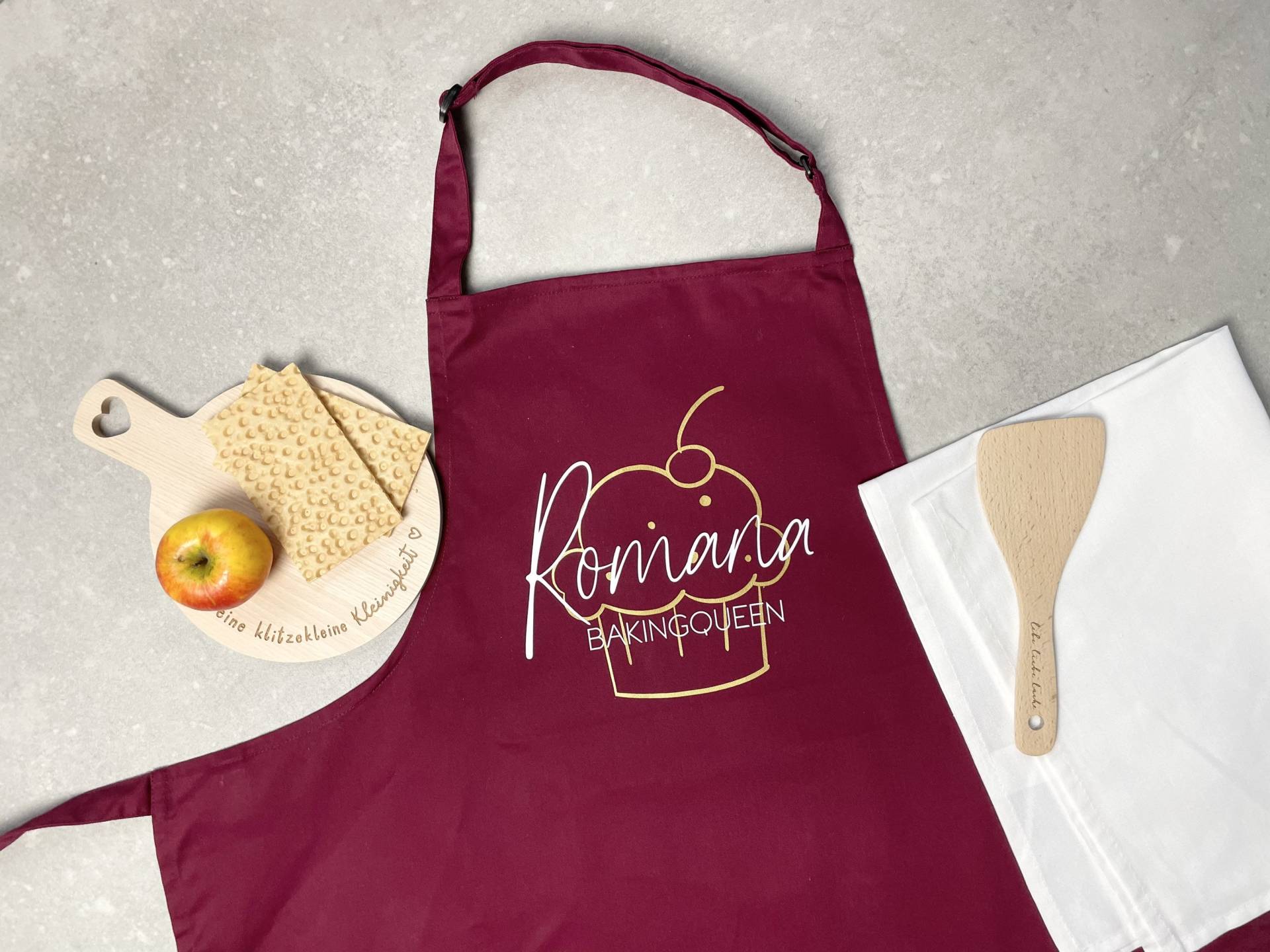Personalisierte Schürze Mit Namen | Namensschürze Geschenk Zu Weihnachten Für Sie Und Ihn Kochschürze Backschürze Unter 15 Euro Personalisierte Schürze Mit Namen | Namensschürze Geschenk Zu Weihnachten Für Sie Und Ihn Kochschürze Backschürze Unter 15 Euro von FridasFeier