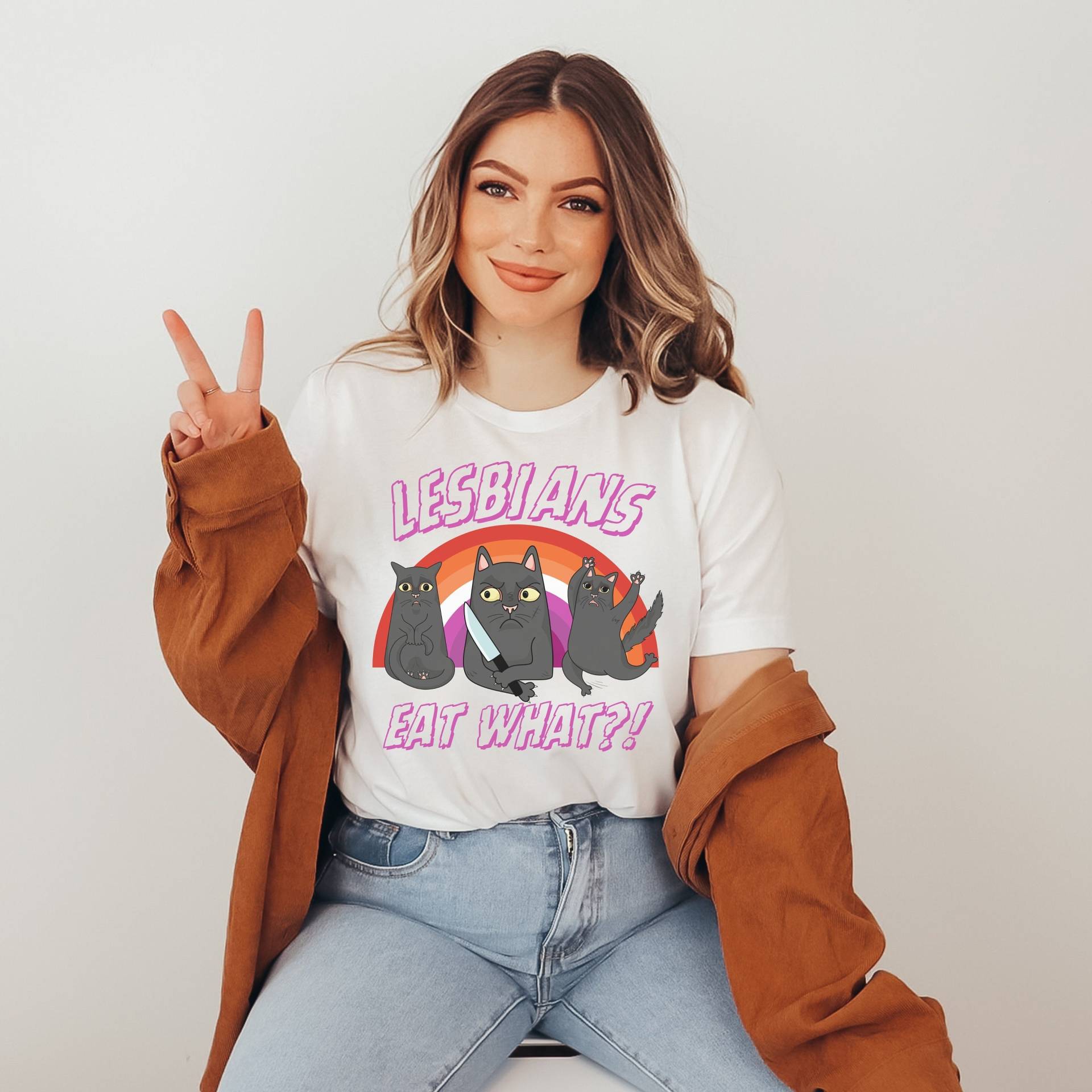Lustiges Lesben Katzen Shirt, Essen Was T-Shirt, Bachelorette Pride Month Regenbogen Top, Lgbtiq Gay Queer Pun Shirt Lustiges Lesben Katzen Shirt, Essen Was T-Shirt, Bachelorette Pride Month Regenbogen Top, Lgbtiq Gay Queer Pun Shirt von FridayArtStore