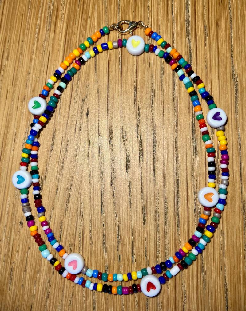 Perlenkette Bunt Mit Herzen Perlenkette Bunt Mit Herzen von FridayFreckles