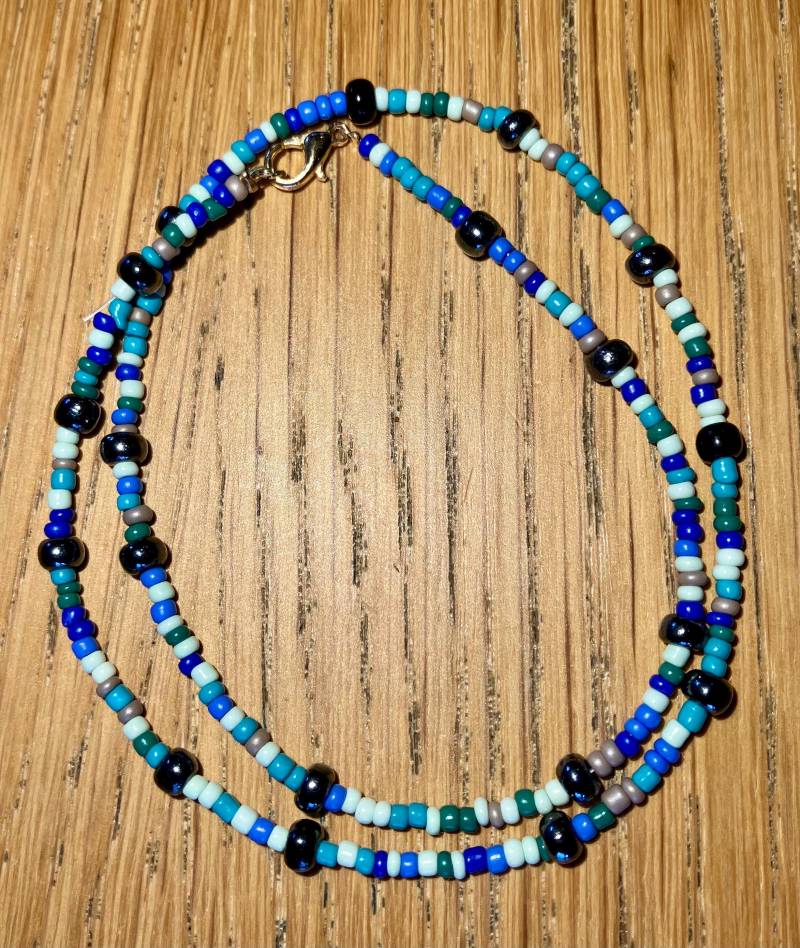 Perlenkette Bunt in Blau Perlenkette Bunt in Blau von FridayFreckles