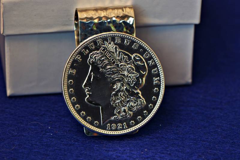Morgan Dollar Aufklappbar, Gehämmert Textur Münze Sterling Silber Geldscheinklammer von FridaysJewelry