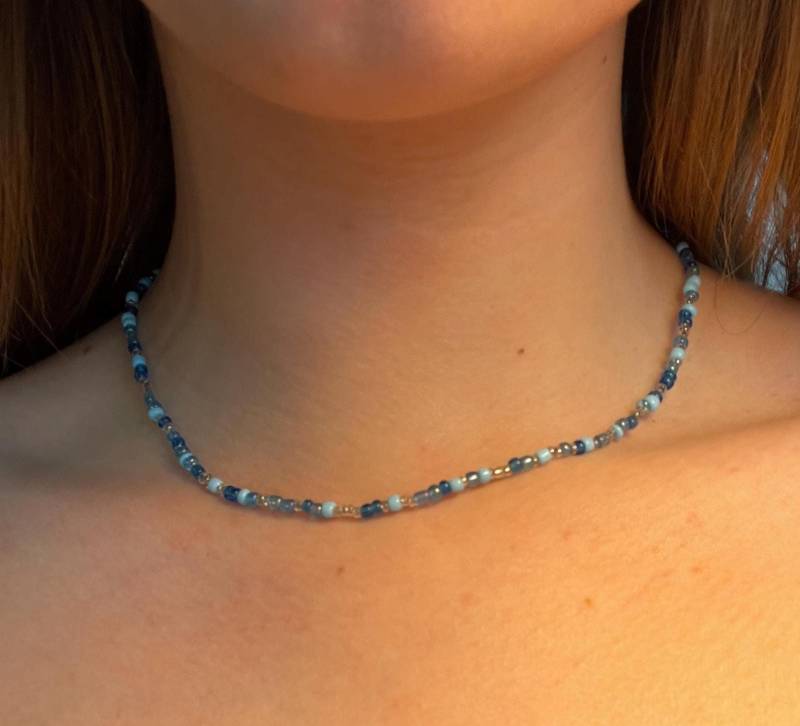 Blaue Perlenkette Mit Karabiner Verschluss Blaue Perlenkette Mit Karabiner Verschluss von FriedasSchmuck