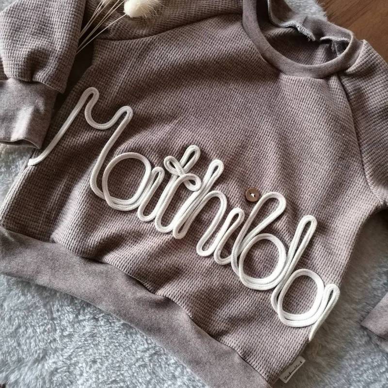 Pulli/ Shirt Mit Namen Personalisiert Pulli/ Shirt Mit Namen Personalisiert von Friedelienchen