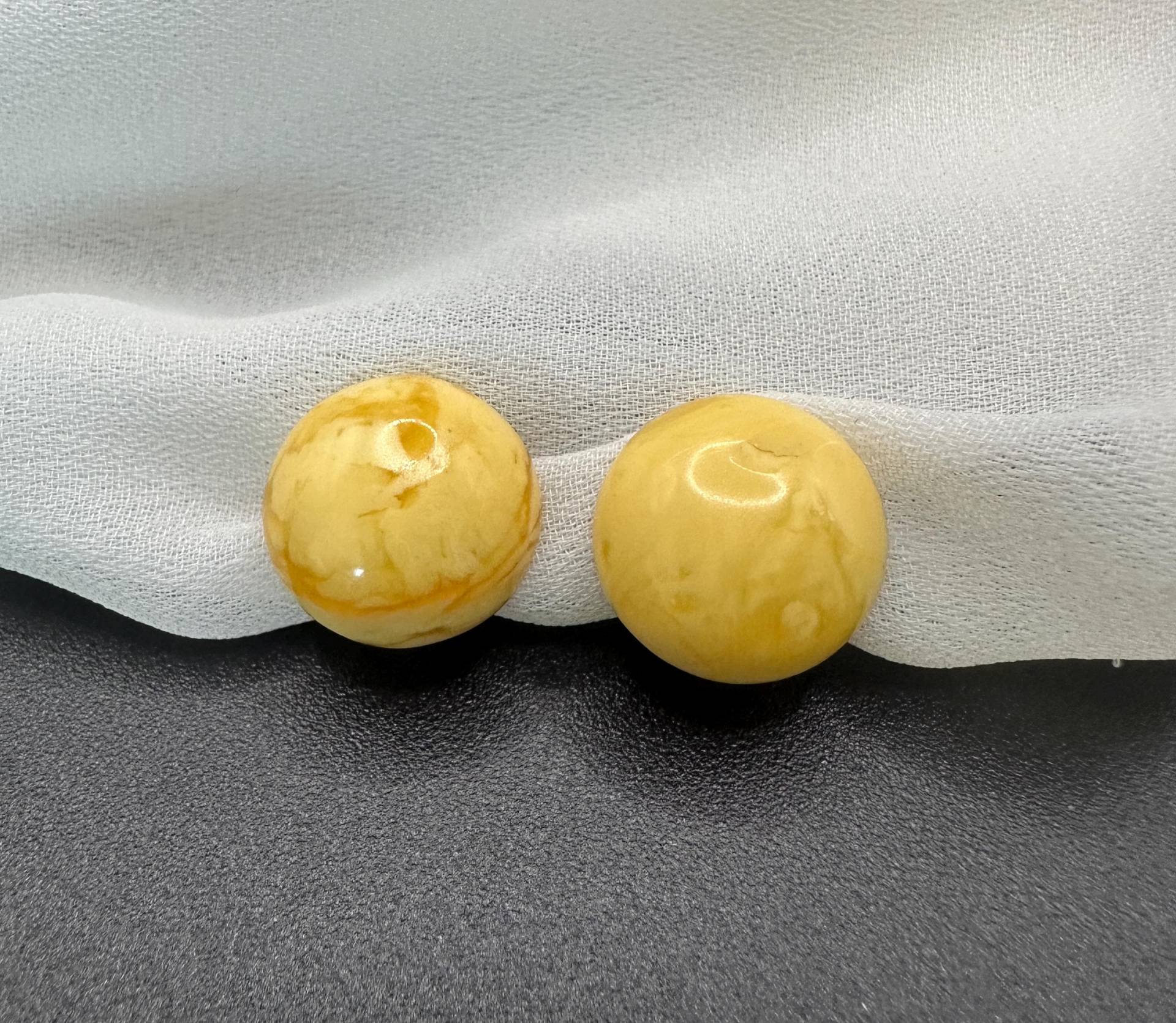 Gelbe Bakelit Ohrclips Bezaubernd Schöne Vintage 1960S Clip Ohrringe in Knopf Design, Doublé Vergoldet Am Signiert, Designer Amerik Gelbe Bakelit Ohrclips Bezaubernd Schöne Vintage 1960S Clip Ohrringe in Knopf Design, Doublé Vergoldet Am Signiert, Designer Amerik von FriendsOfParis