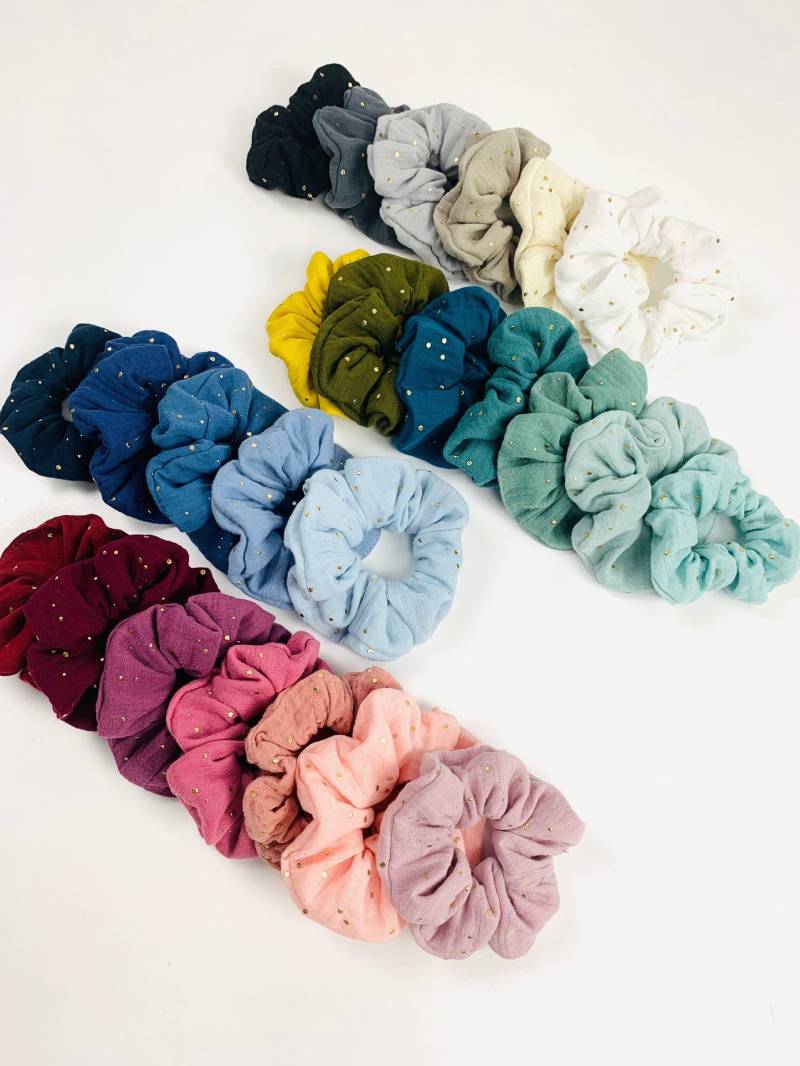 Scrunchie Aus Musselin Mit Goldpunkten von Friesenhaar