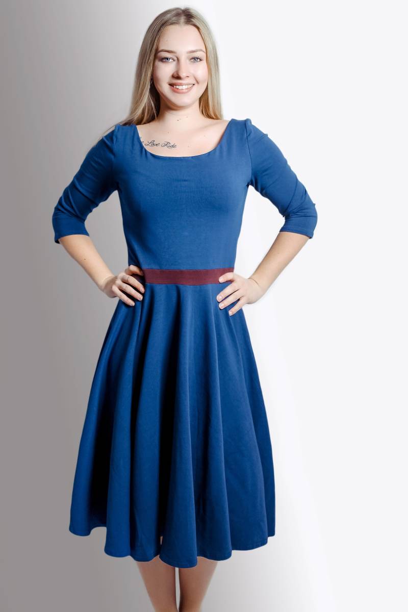 Bio Jerseykleid Vrida Dunkelblau/Aubergine von FrijaOminaStore