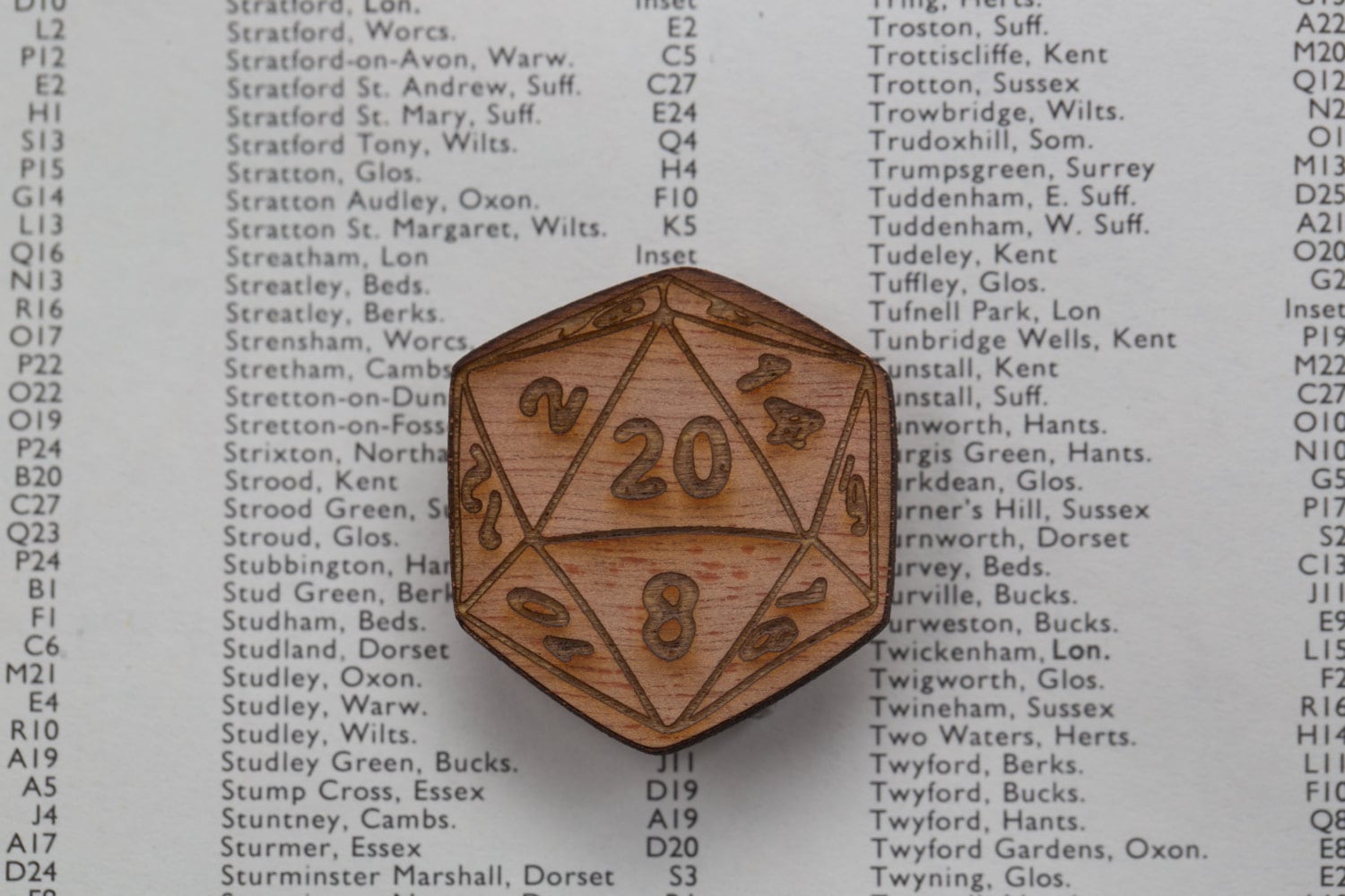 D20-Würfel-Ansteckpin Für Alle Gruppenbasierenden Freaks ~ Holz Laser Geschnittene Brosche von FrillyIndustries