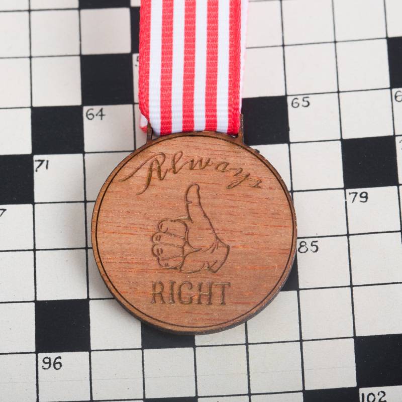 Immer Richtige Medaille Für Moderne Errungenschaften ~ Weiß Alles Preis/Es Tut Mir Leid, Dass Du Recht Hast Herr Und Frau Haben von FrillyIndustries