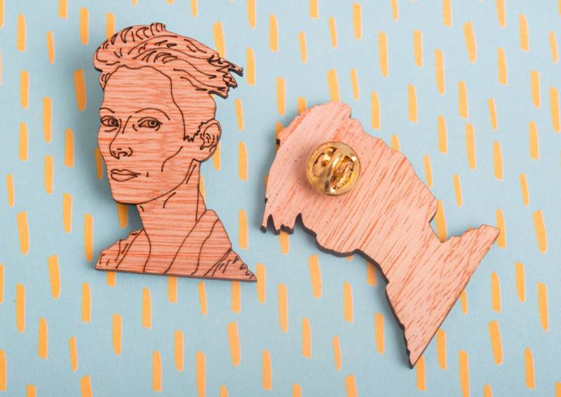 Tilda Swinton Pin Abzeichen, Brosche, Holz Laser Cut Pin, Anstecknadel, Film von FrillyIndustries