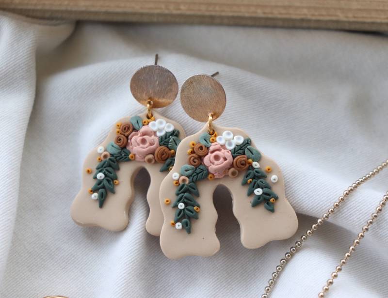 Handgemachte Ton Ohrringe| Florale Tonschmuck| Trendy Handgemachter Ohrringe von Fringeclay