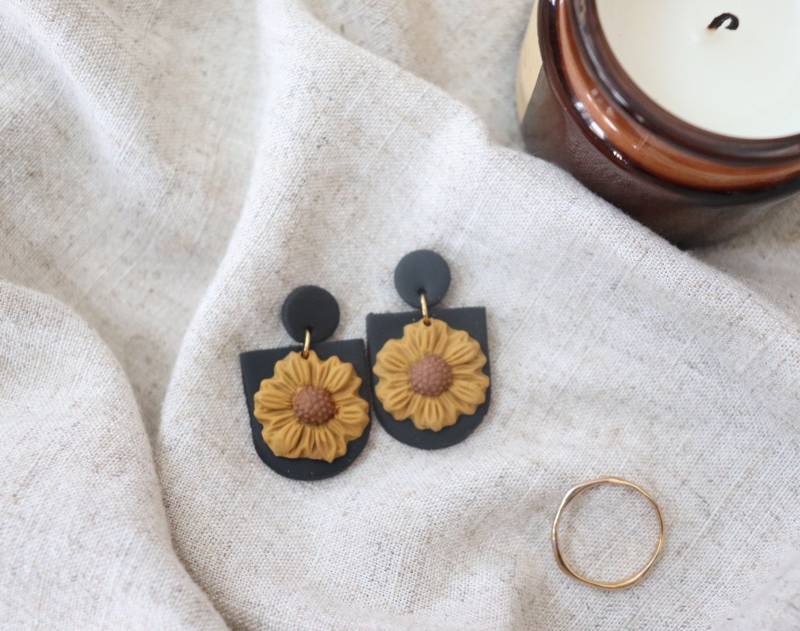 Ton Ohrringe| Handgemachte Ohrringe Aus Ton| Handgefertigte Florale Sonnenblumen Ohrringe|Clay von Fringeclay