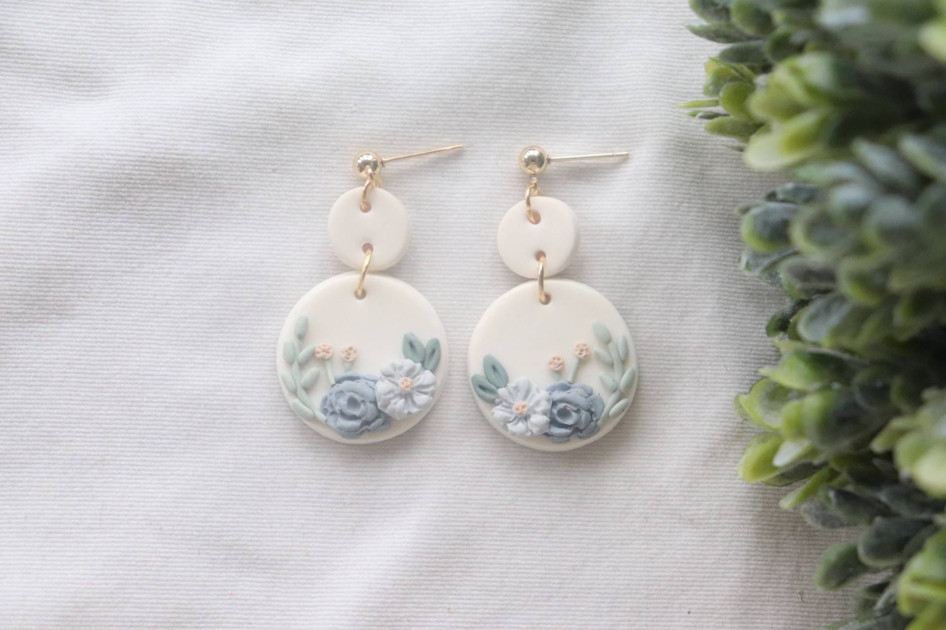 Ton Ohrringe| Handgemachte Ohrringe | Baumeln| Florale Braut Clay Blumen Ohrringe|Clay von Fringeclay