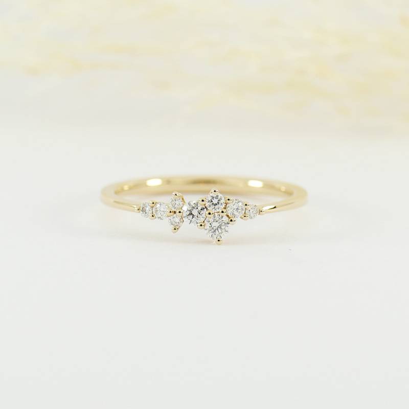 Diamant Ehe - Oder Verlobungsring in 14 Karat Gelbgold, Besetzt Mit 9 Brillanten Unregelmäßiger Größe Zusammen 0, 19 Ct von FritzWeismannJewelry