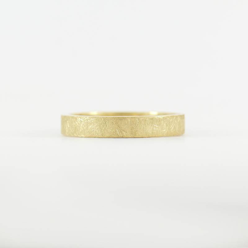 Herren-Ehering Mit Geradem Profil Und Eismatter Oberfläche, Gefertigt in 14 Karat Gelbgold | Sattgelb, Einer Breite Von 3, 50 Mm von FritzWeismannJewelry