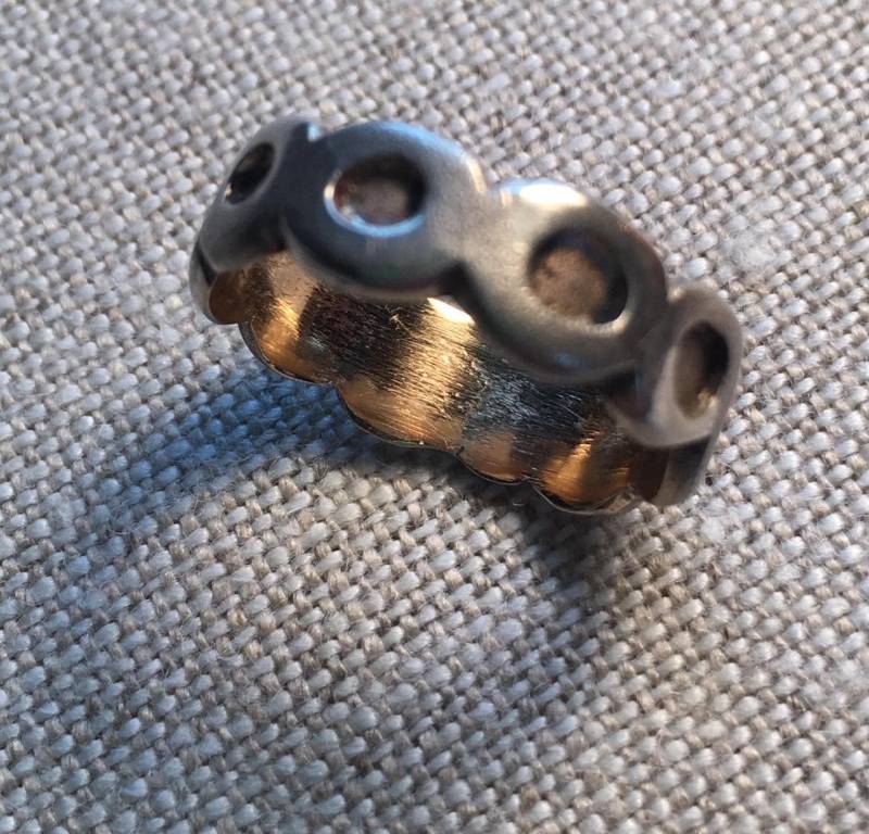 Einzigartige Silberschmiedearbeit Vintage Handgefertigtes Gold Und Sterling Silber Ausgebogter Rand Ring Größe 17.5 von FritziandLouise