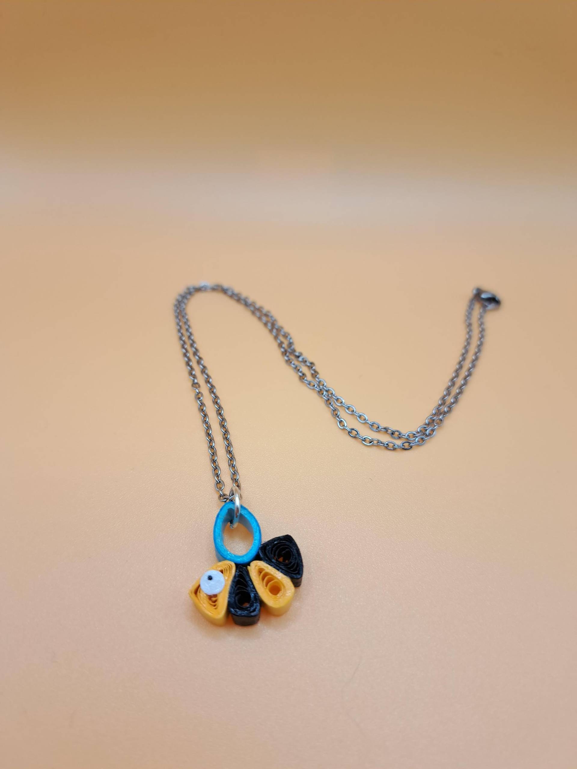Halskette Mit Biene - Bienenkette Quilling Handgemachte Paper Bee Süsses Geburtstagsgeschenk Anhänger Halskette Mit Biene - Bienenkette Quilling Handgemachte Paper Bee Süsses Geburtstagsgeschenk Anhänger von FrizzyBeeArt