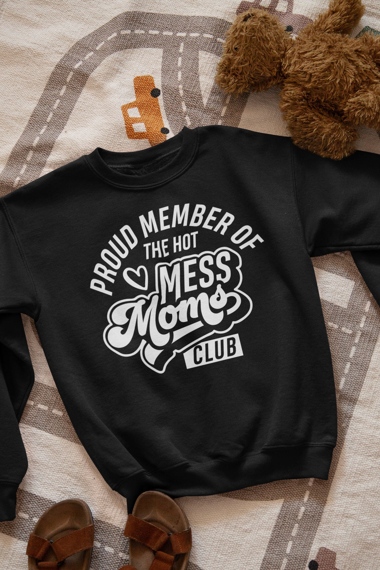 stolzes Mitglied Des Hot Mess Moms Club Mama Sweatshirt, Mom Geschenk Für Mama, Muttertag von FrizzyTees