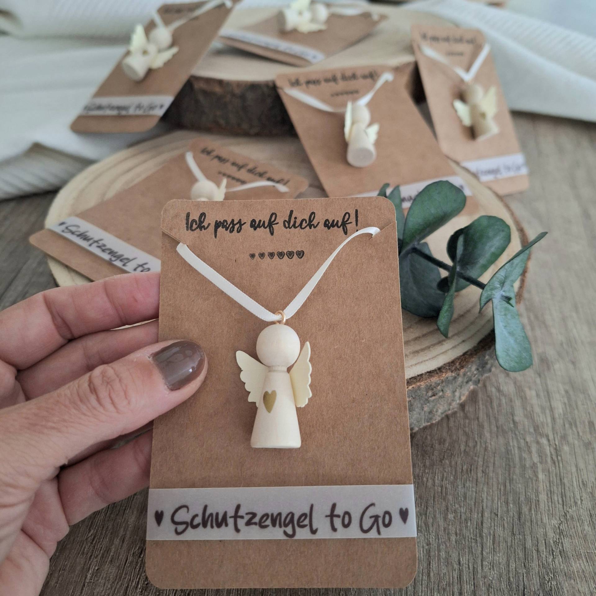 Schutzengel To Go | Glücksbringer Engel Holz Glücksengel Mitbringsel Schutzengel To Go | Glücksbringer Engel Holz Glücksengel Mitbringsel von FrlSvenjaKreativ