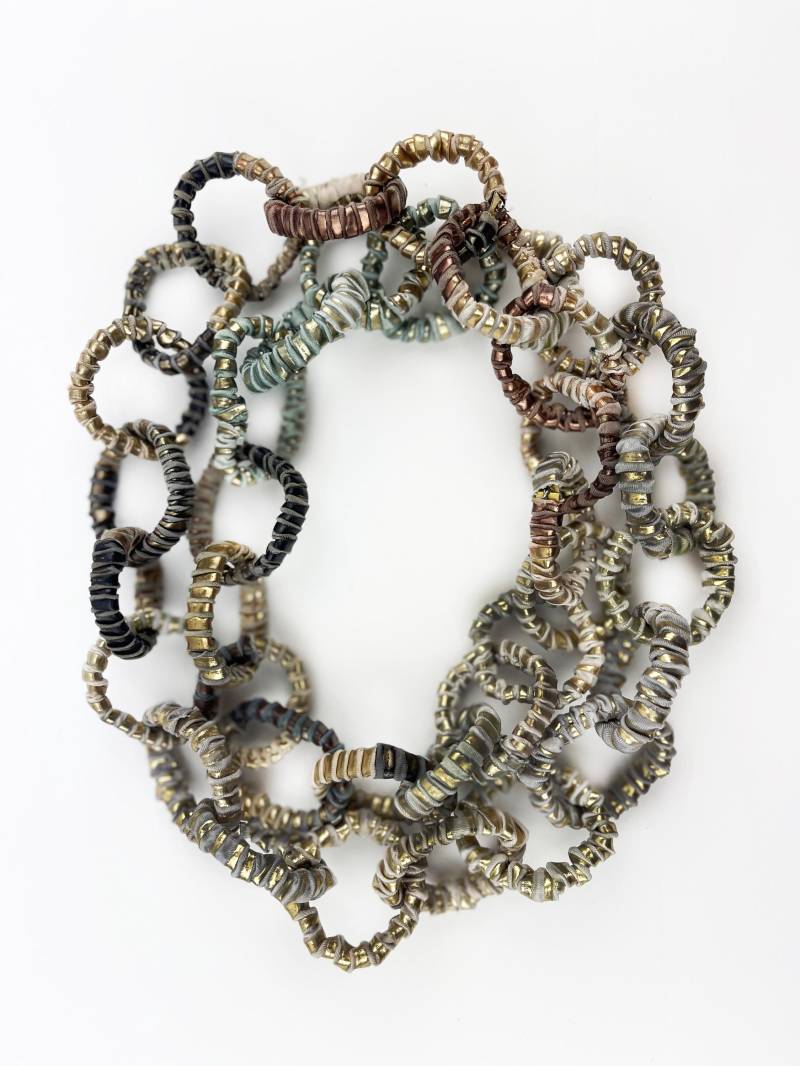 Goldene Stoffkette, Modekette, Verstellbare Statementkette, Vielseitige Modekette Goldene Stoffkette, Modekette, Verstellbare Statementkette, Vielseitige Modekette von Frogaspect